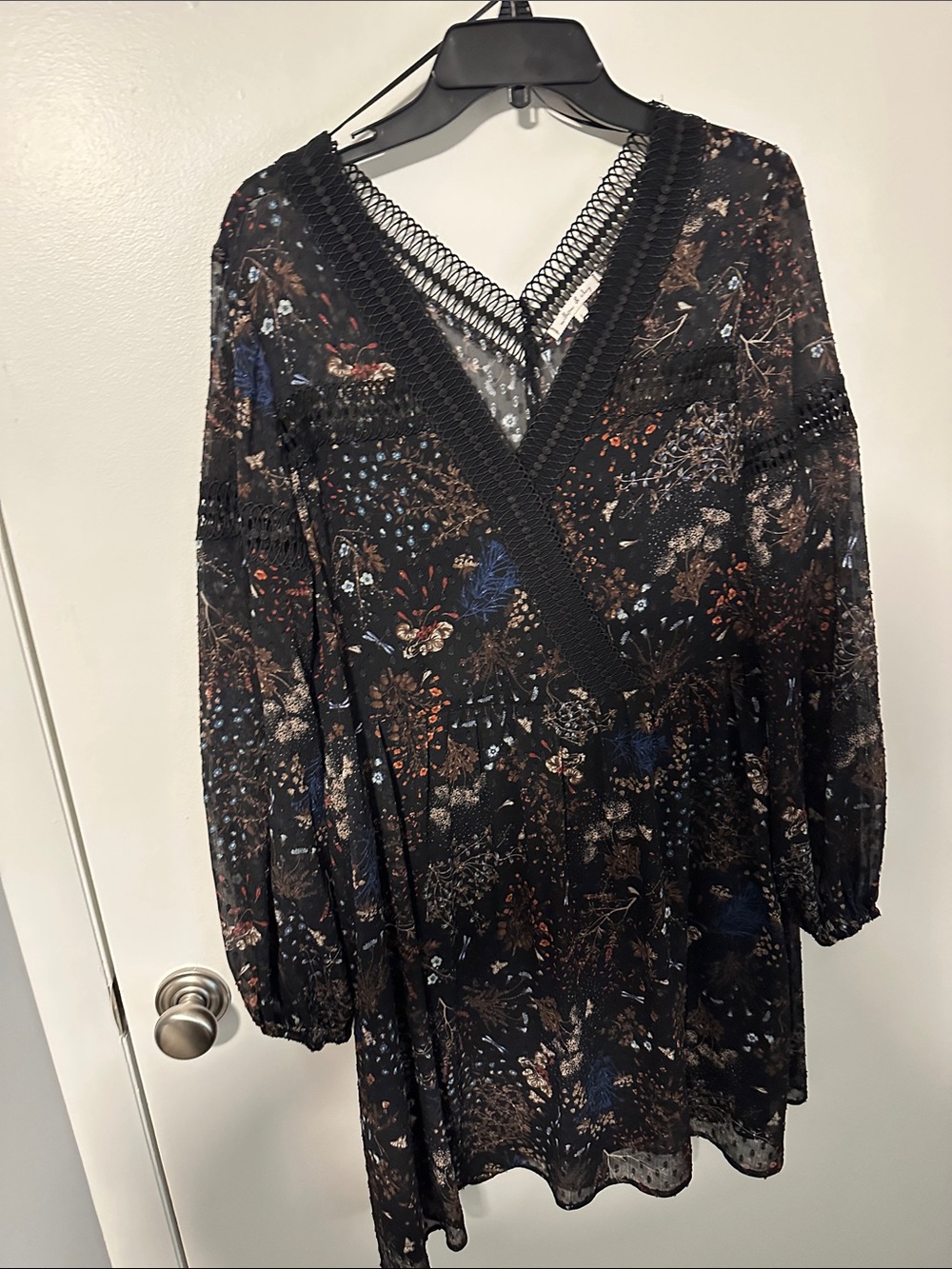 Women's Black Floral V-Neck Long Sleeve Dress